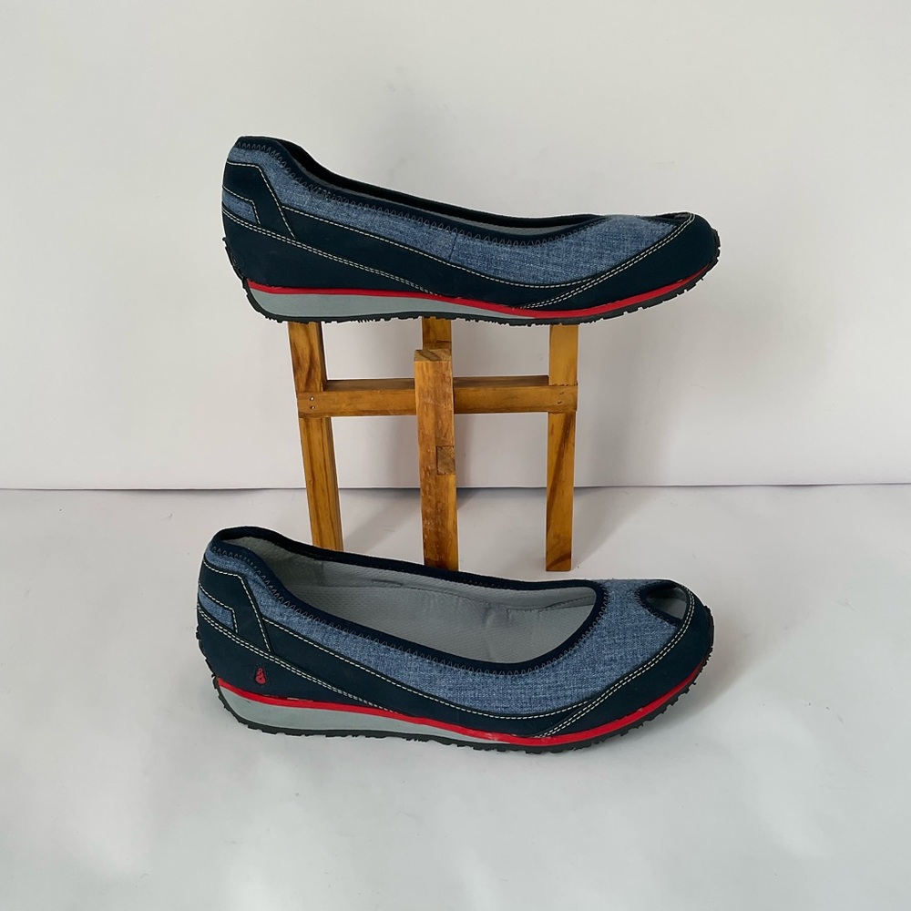 Women’s Ahnu slip-on shoes - Picture 3 of 8